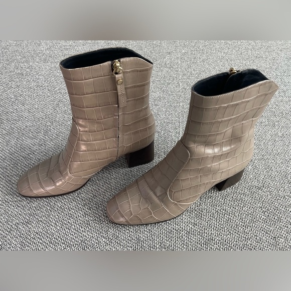M. Gemi Shoes - M. Gemi Elegant Croc-Embossed Tan Ankle Boots